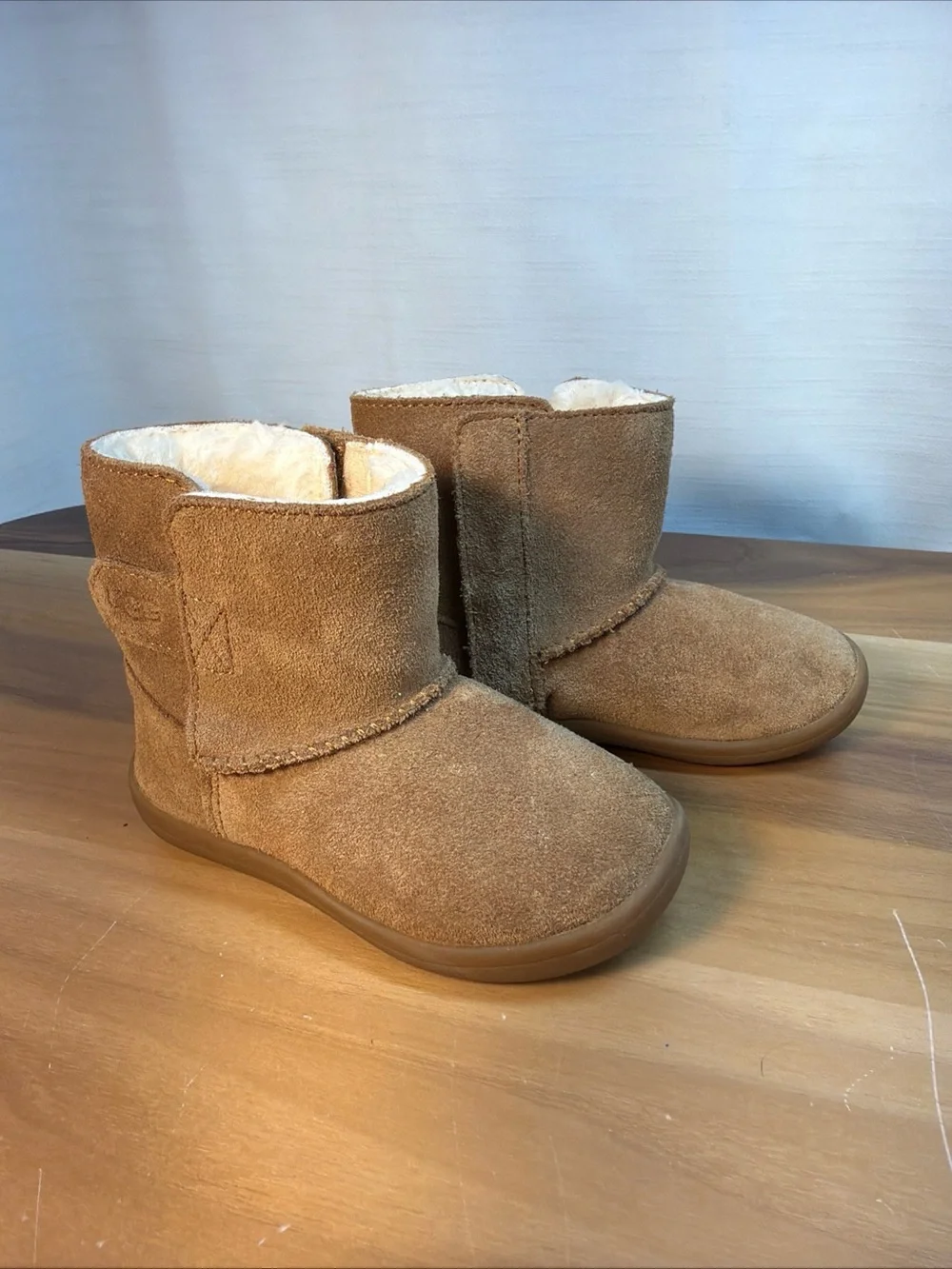 UGG Kids Keelan Fashion Boots Chestnut Brown  Easy On And Off Sz 7
